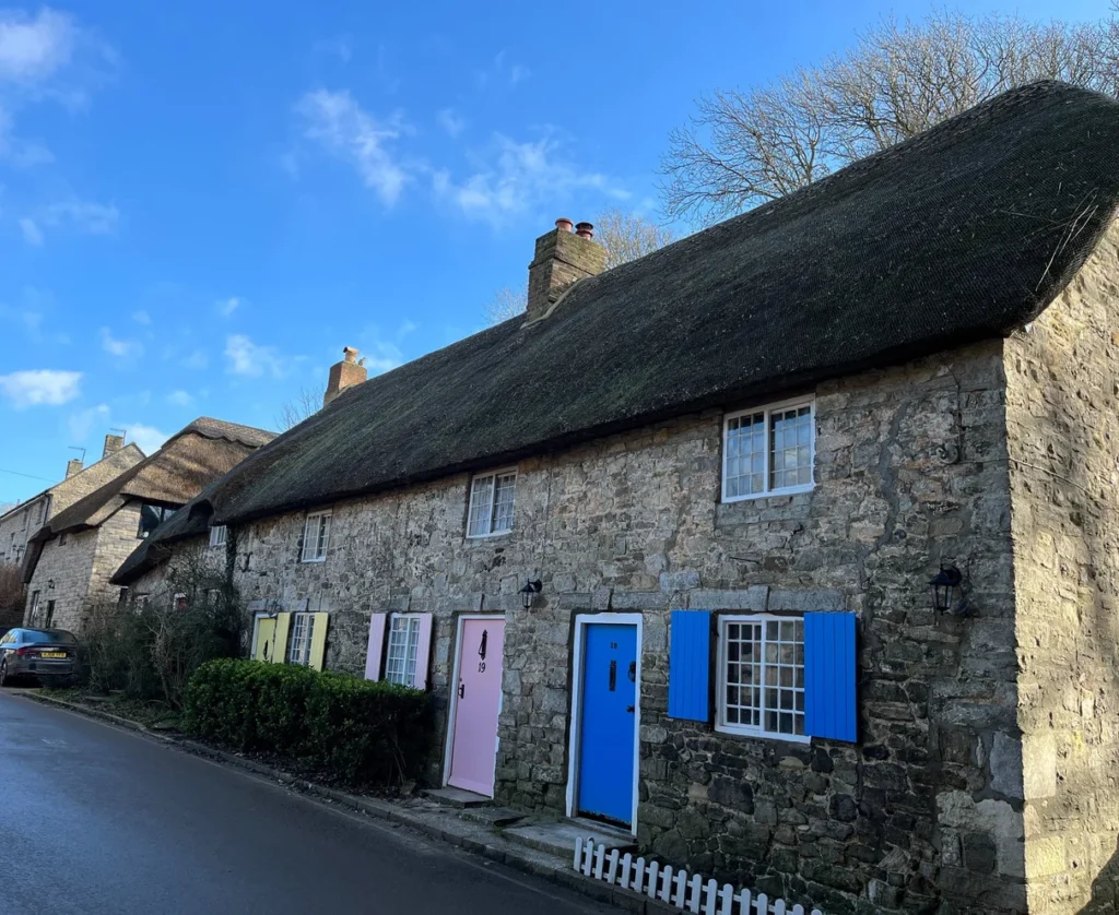 Honeysuckle Cottage with private parking in West Lulworth